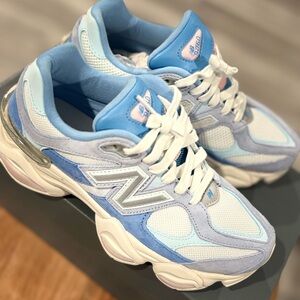 New Balance Women's Sneakers - Blue and White